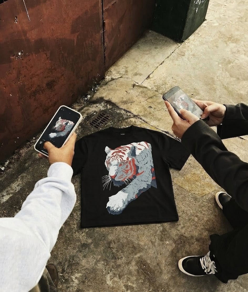 Thenixa Oversized White Tiger Graphic Print Black T-Shirt (Drop Shoulder)